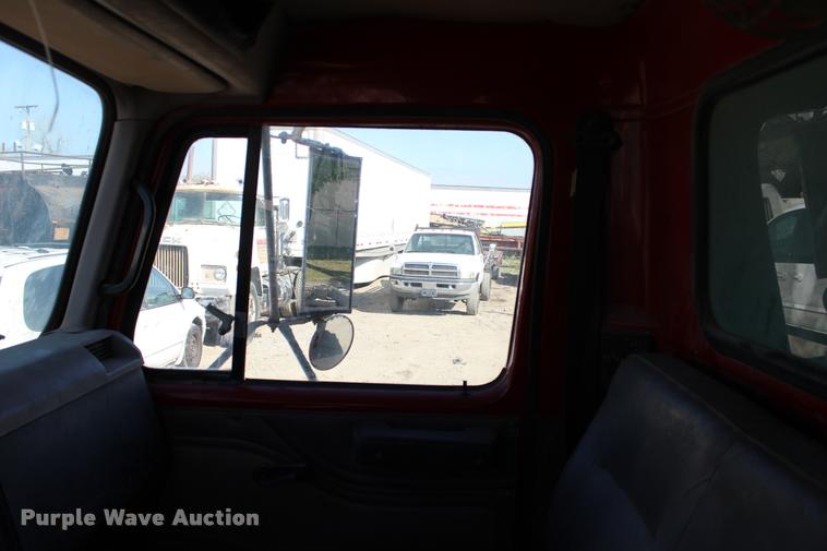 image for item L4961 1996 International 4900 dump truck