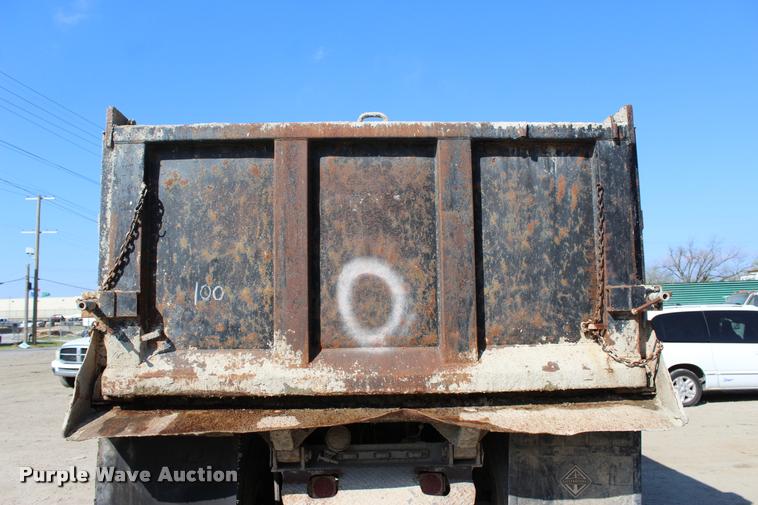 image for item L4961 1996 International 4900 dump truck