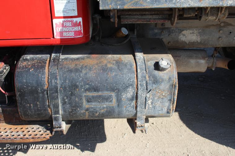 image for item L4961 1996 International 4900 dump truck