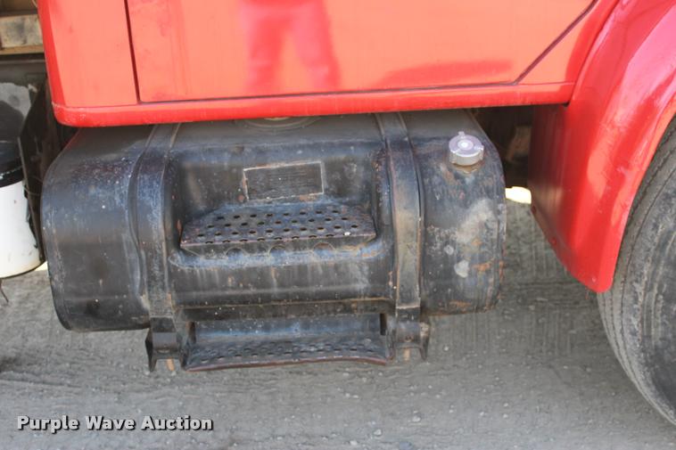 image for item L4961 1996 International 4900 dump truck