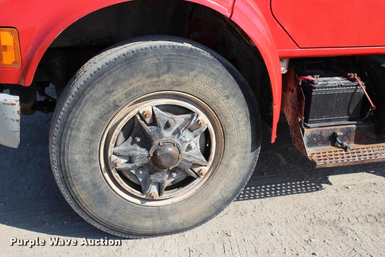 image for item L4961 1996 International 4900 dump truck