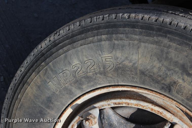 image for item L4961 1996 International 4900 dump truck