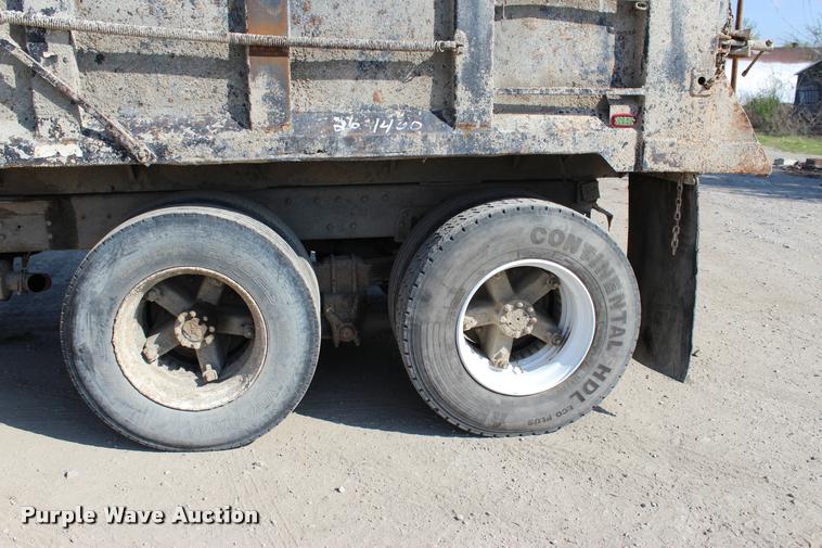 image for item L4961 1996 International 4900 dump truck