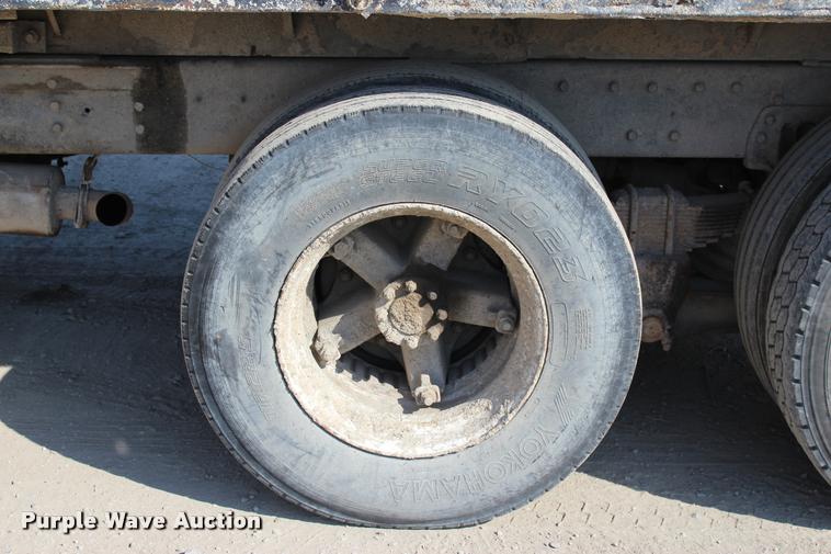 image for item L4961 1996 International 4900 dump truck