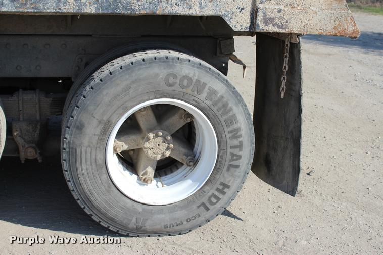 image for item L4961 1996 International 4900 dump truck