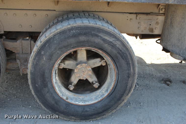 image for item L4961 1996 International 4900 dump truck