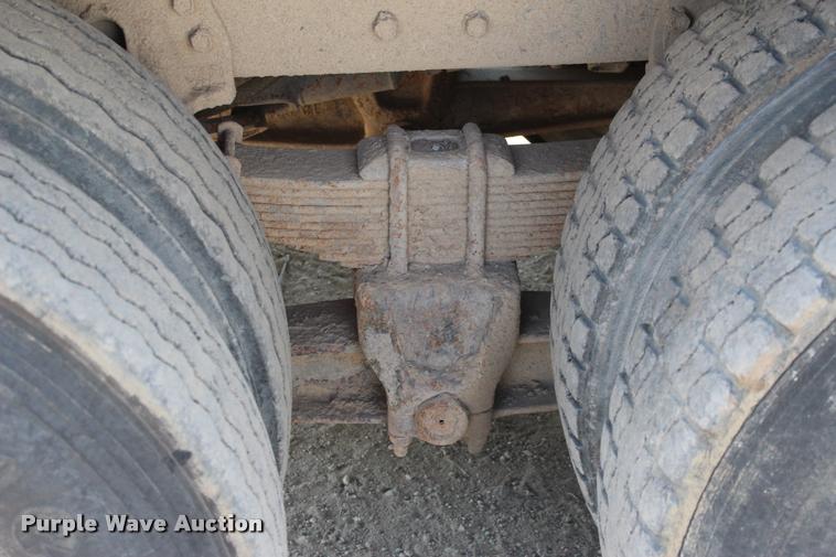 image for item L4961 1996 International 4900 dump truck