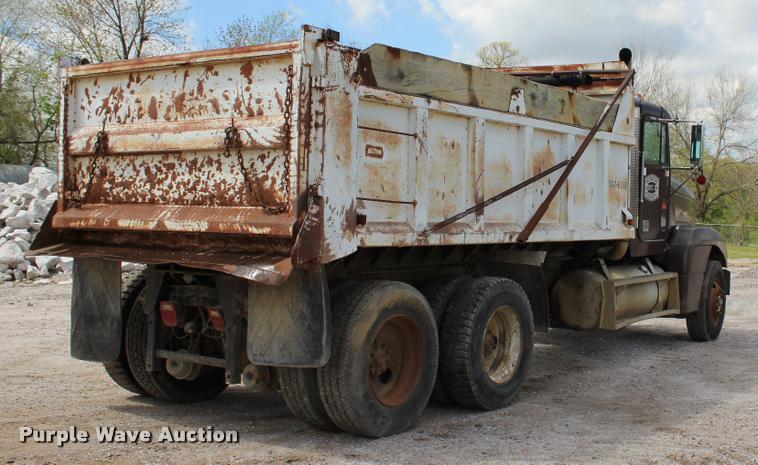 image for item L4970 1990 Freightliner FLD dump truck