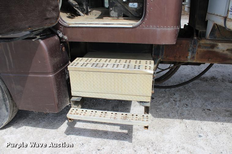 image for item L4970 1990 Freightliner FLD dump truck