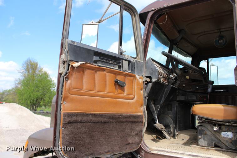 image for item L4970 1990 Freightliner FLD dump truck