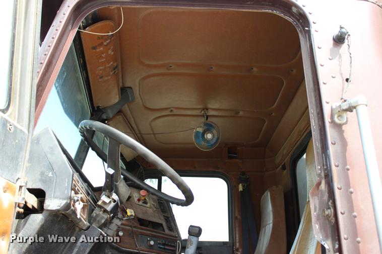 image for item L4970 1990 Freightliner FLD dump truck