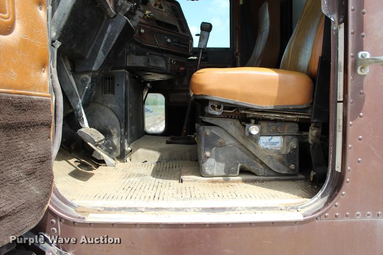 image for item L4970 1990 Freightliner FLD dump truck
