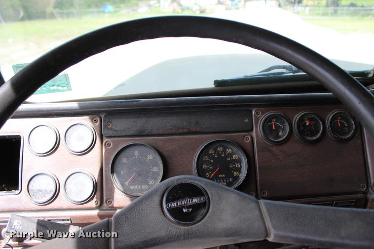 image for item L4970 1990 Freightliner FLD dump truck