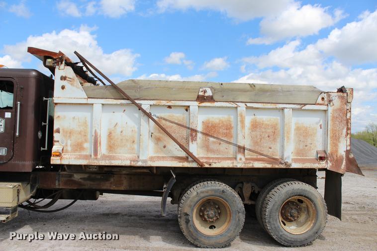 image for item L4970 1990 Freightliner FLD dump truck