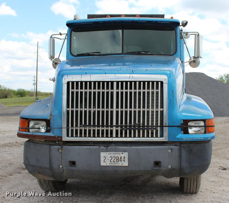 image for item L4971 1995 International 9400 dump truck