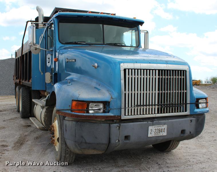 image for item L4971 1995 International 9400 dump truck