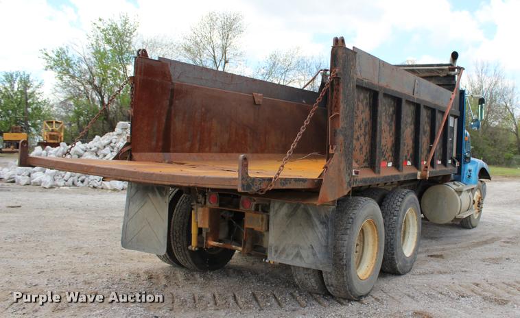 image for item L4971 1995 International 9400 dump truck