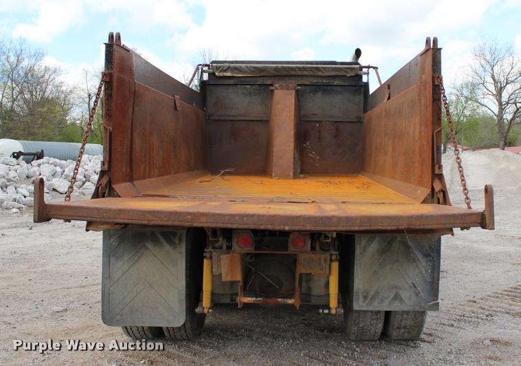 image for item L4971 1995 International 9400 dump truck