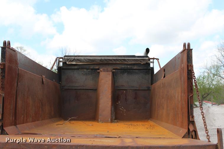 image for item L4971 1995 International 9400 dump truck