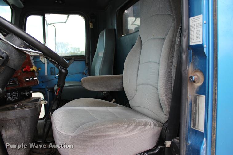 image for item L4971 1995 International 9400 dump truck