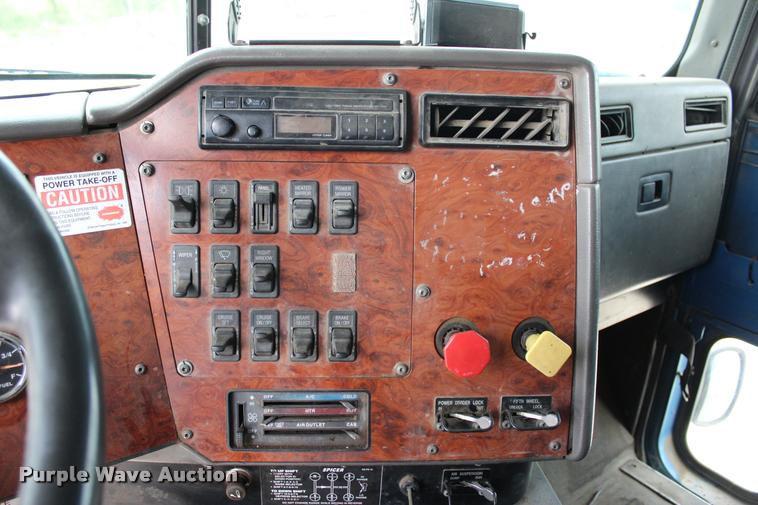 image for item L4971 1995 International 9400 dump truck