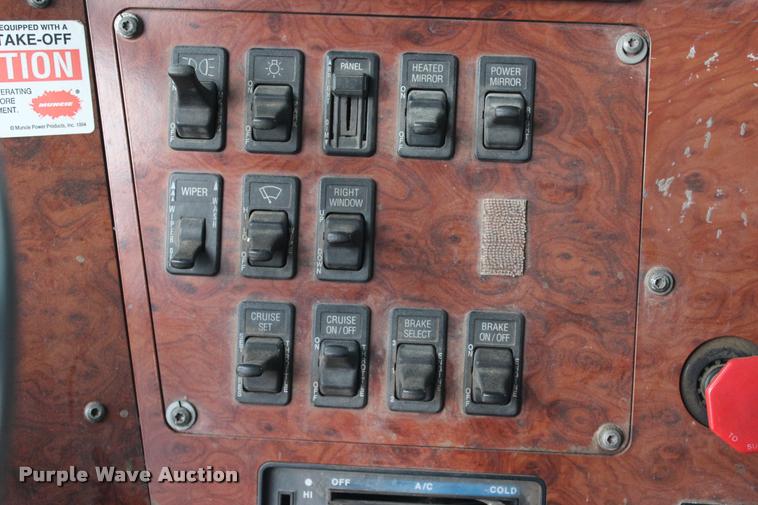 image for item L4971 1995 International 9400 dump truck