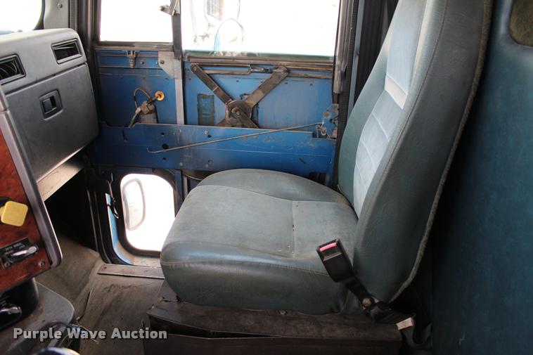 image for item L4971 1995 International 9400 dump truck