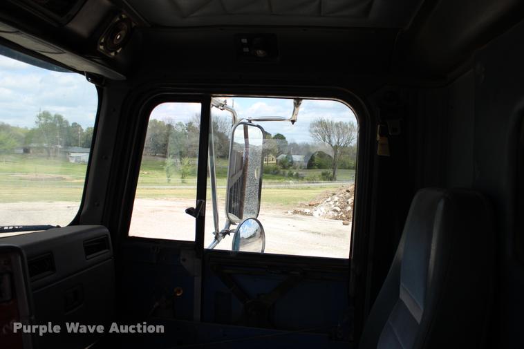 image for item L4971 1995 International 9400 dump truck