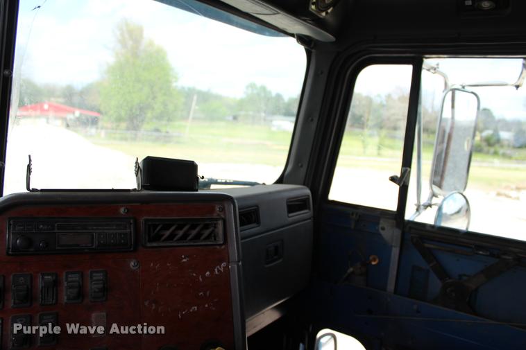 image for item L4971 1995 International 9400 dump truck