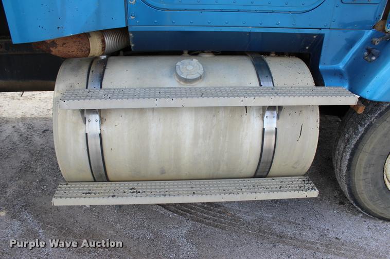 image for item L4971 1995 International 9400 dump truck