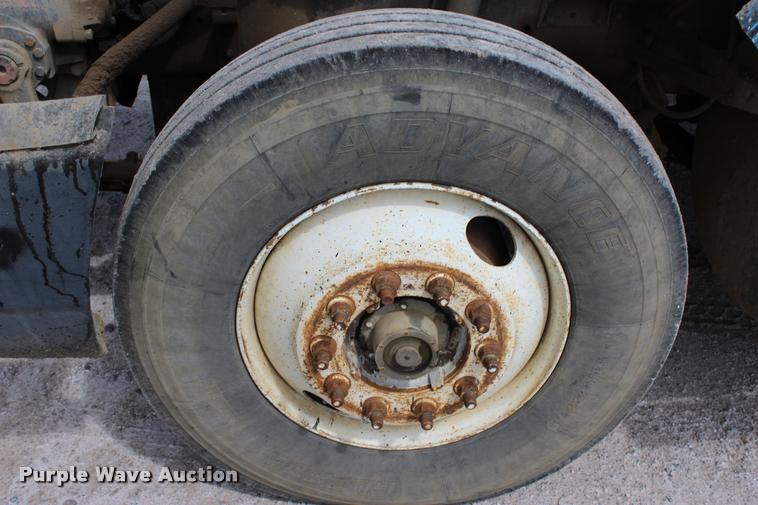 image for item L4971 1995 International 9400 dump truck