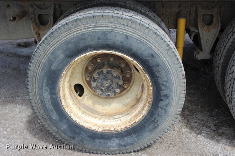 image for item L4971 1995 International 9400 dump truck