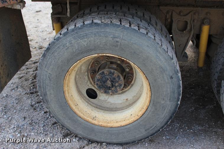 image for item L4971 1995 International 9400 dump truck