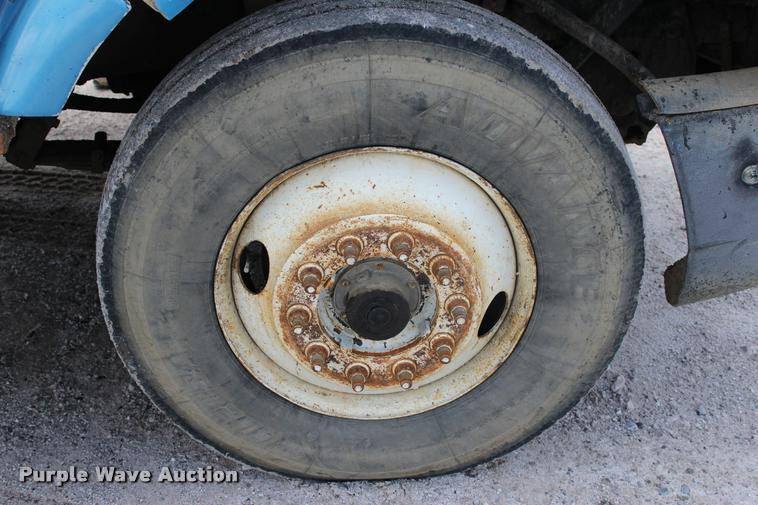 image for item L4971 1995 International 9400 dump truck