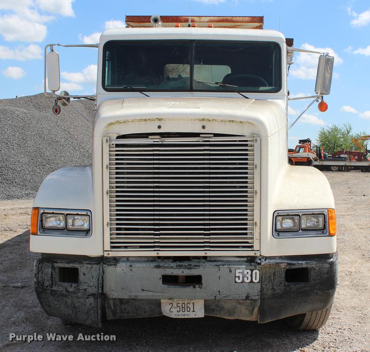 image for item L4972 1993 Freightliner FLD dump truck