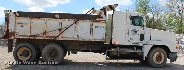 image for item L4972 1993 Freightliner FLD dump truck