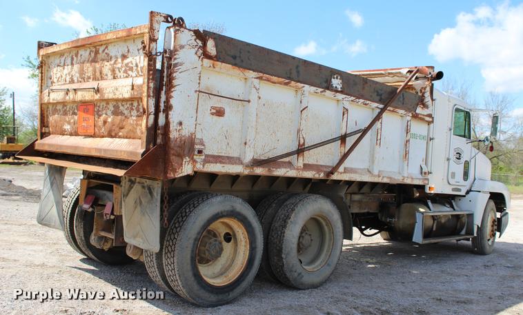 image for item L4972 1993 Freightliner FLD dump truck