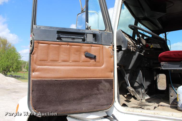 image for item L4972 1993 Freightliner FLD dump truck