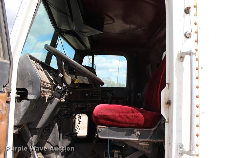 image for item L4972 1993 Freightliner FLD dump truck