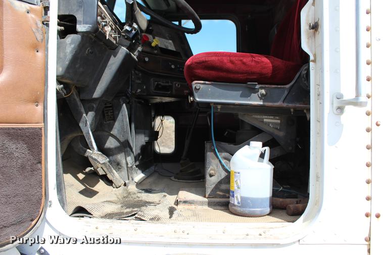 image for item L4972 1993 Freightliner FLD dump truck