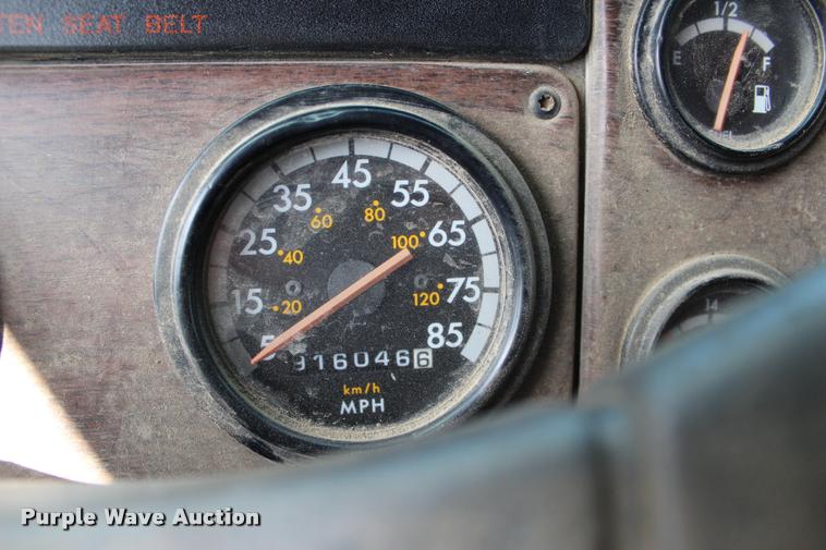 image for item L4972 1993 Freightliner FLD dump truck