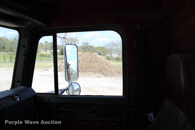 image for item L4972 1993 Freightliner FLD dump truck