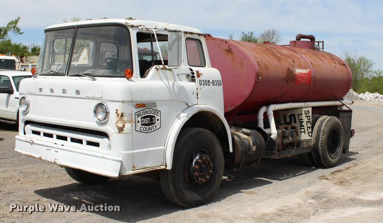 image for item L4973 1978 Ford 8000 tank truck