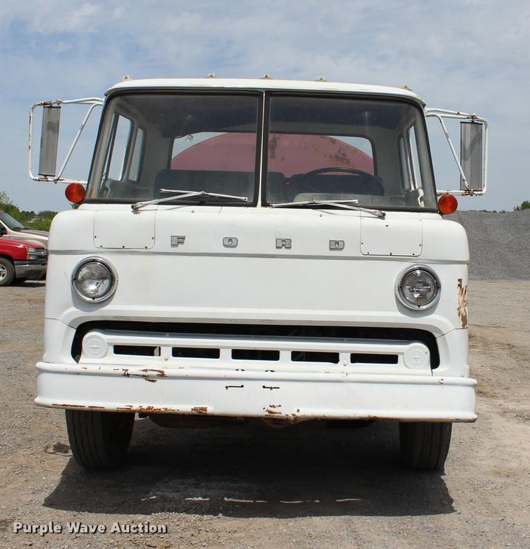 image for item L4973 1978 Ford 8000 tank truck