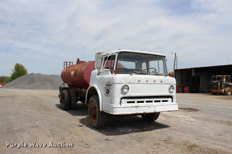 image for item L4973 1978 Ford 8000 tank truck