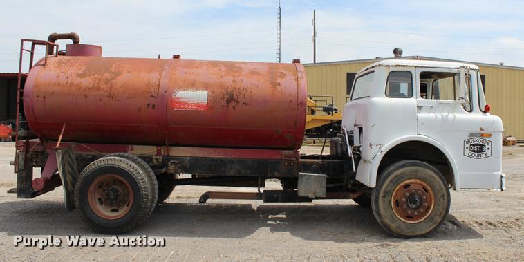 image for item L4973 1978 Ford 8000 tank truck