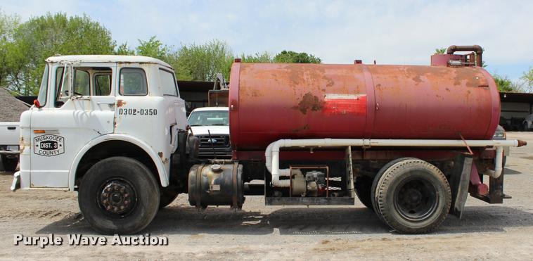 image for item L4973 1978 Ford 8000 tank truck