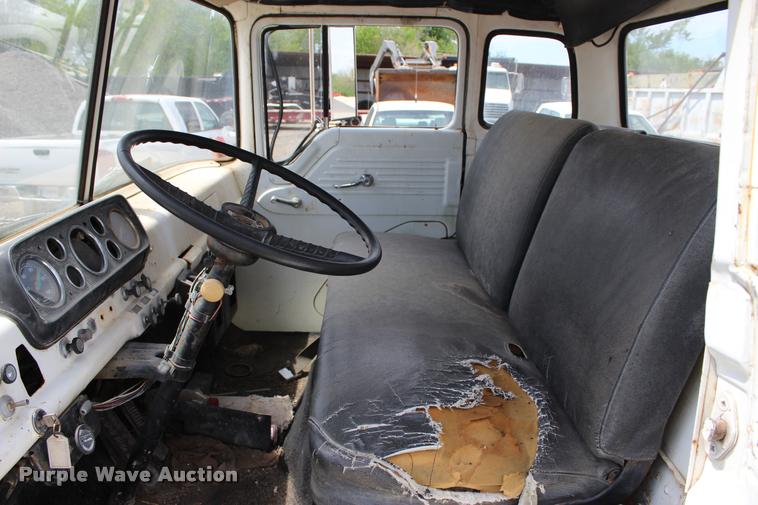 image for item L4973 1978 Ford 8000 tank truck