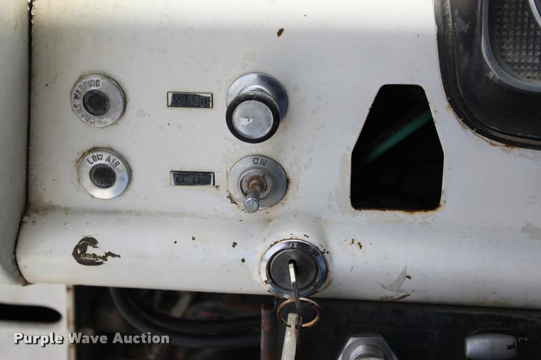 image for item L4973 1978 Ford 8000 tank truck