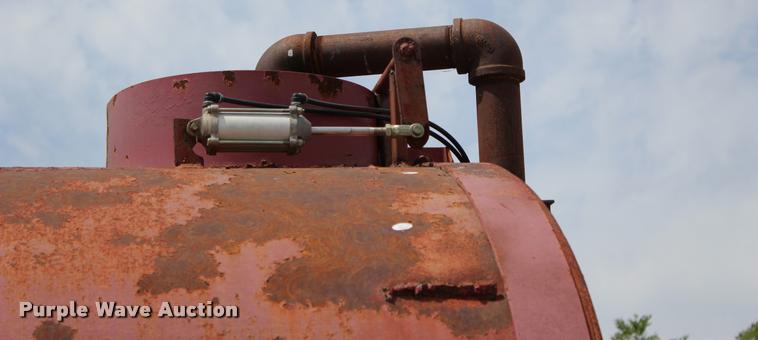 image for item L4973 1978 Ford 8000 tank truck